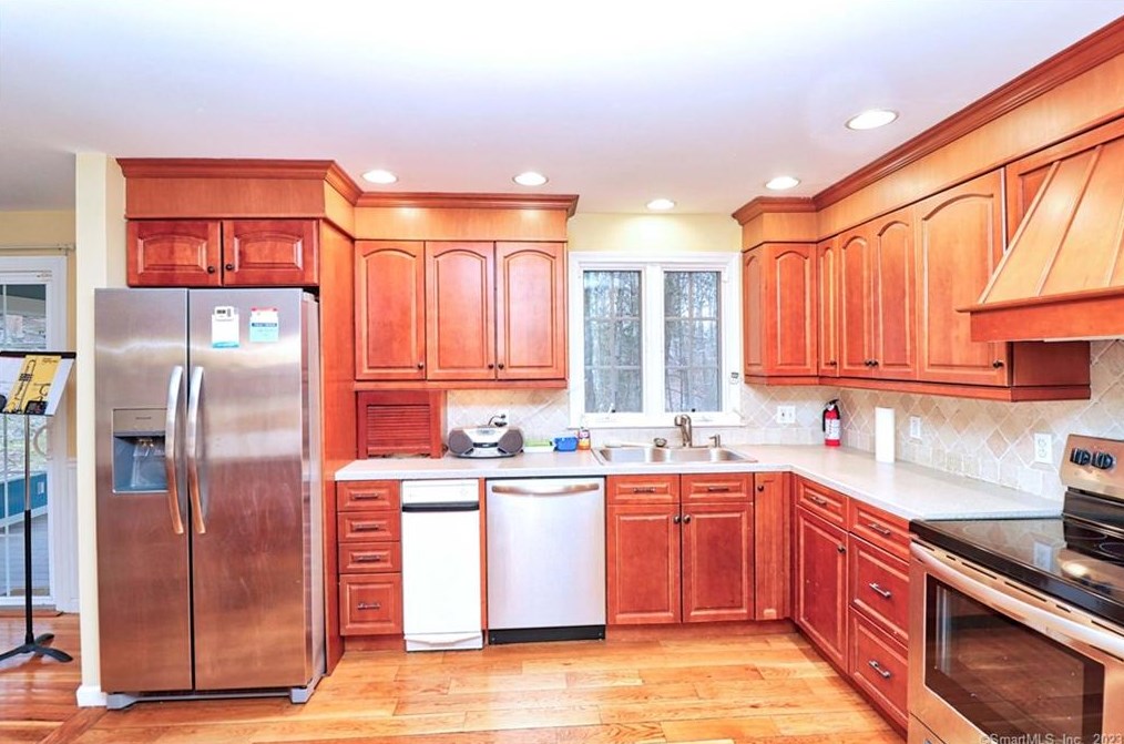 165 Lum Lot Rd, Southbury CT  06488-1960 exterior