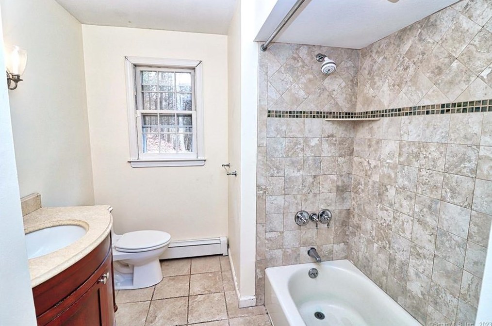 165 Lum Lot Rd, Southbury CT  06488-1960 exterior