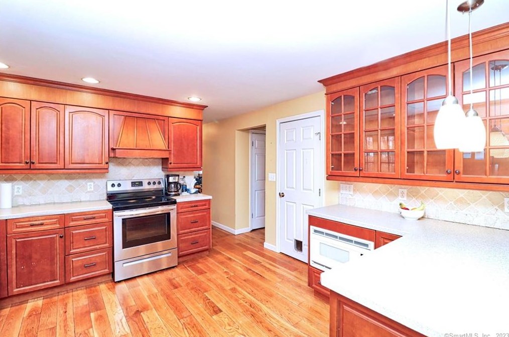 165 Lum Lot Rd, Southbury CT  06488-1960 exterior