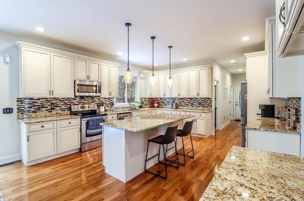 186 Pumpkin Hill Rd, Northville CT  06776-4654 exterior