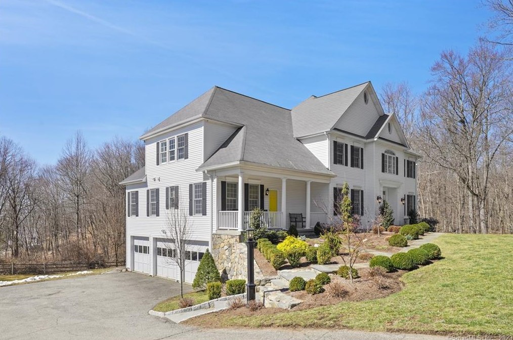 24 Maplewood Dr, Danbury, CT 06811