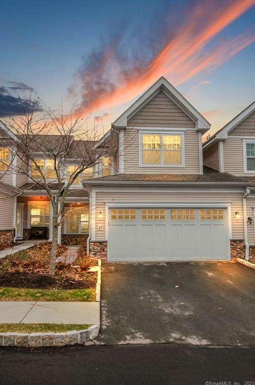 27 Hunting Ridge Ln #27, Bethel, CT 06801