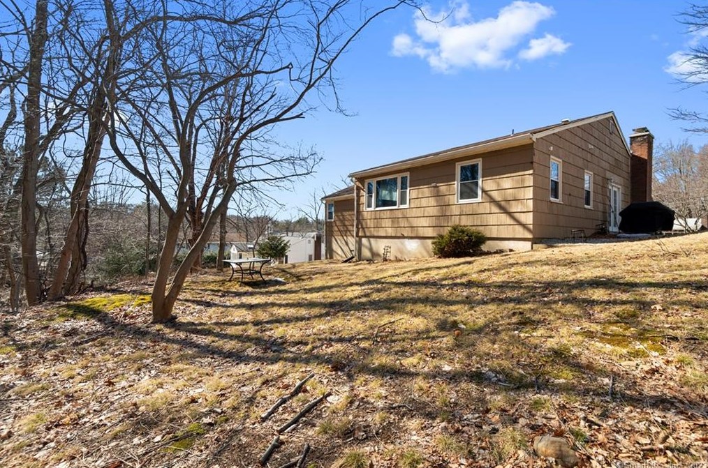 54 Piping Rock Dr, Waterbury CT  06706-2425 exterior