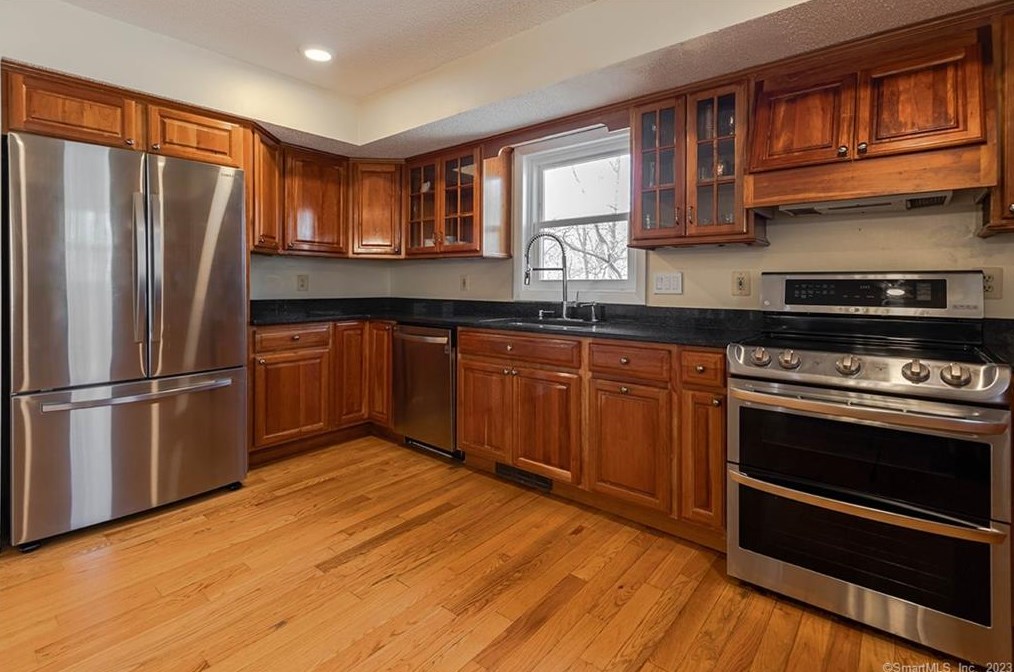 397 Overlook Rd, Glastonbury, CT 06033