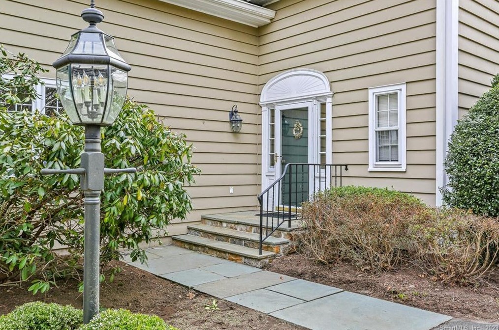 123 Starin Dr, Stamford, CT 06902