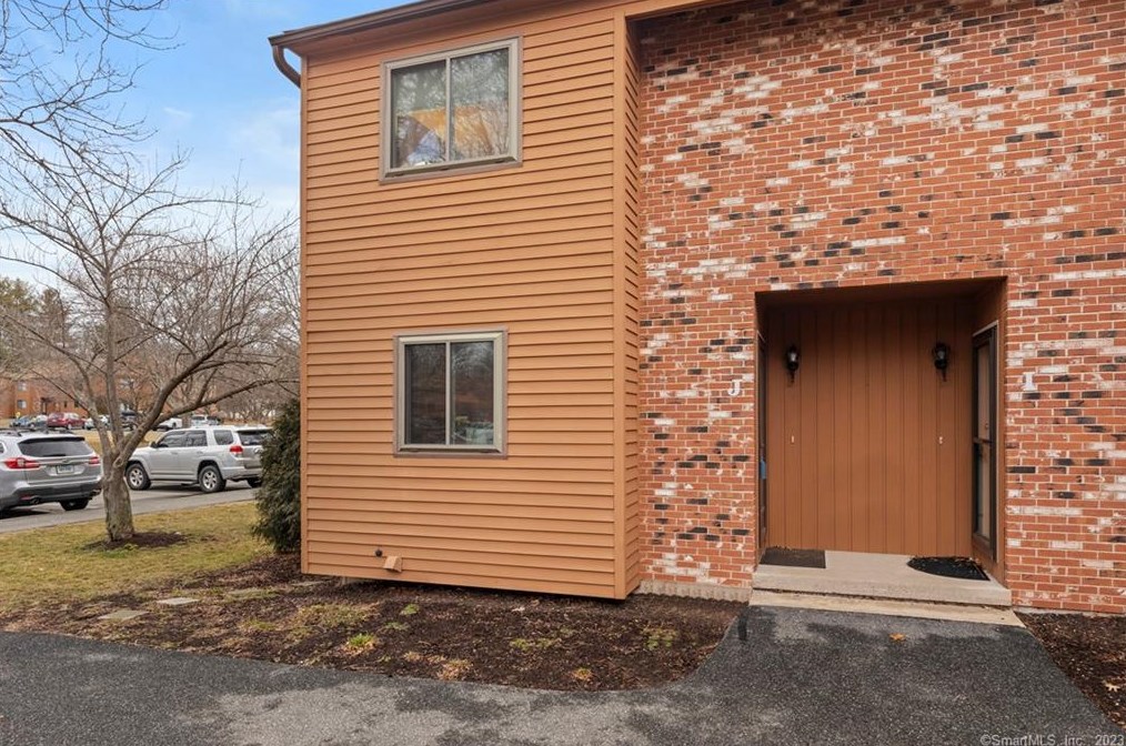 150 Burritt #6j, Plantsville, CT 06479