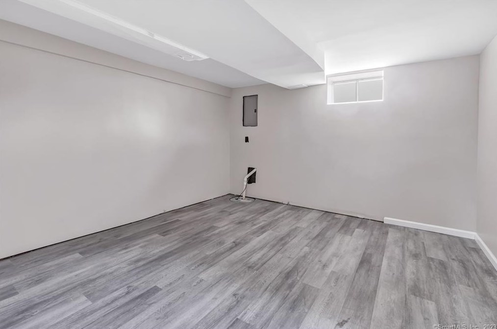 535 Robin Ln, Stratford CT  06614-2417 exterior