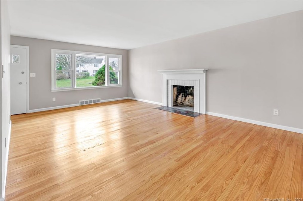 535 Robin Ln, Stratford CT  06614-2417 exterior