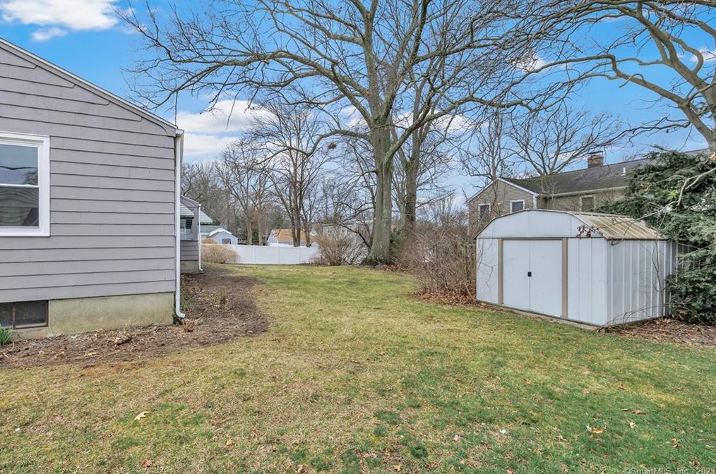 535 Robin Ln, Stratford CT  06614-2417 exterior