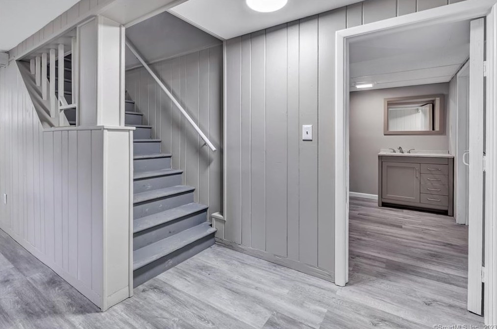 535 Robin Ln, Stratford CT  06614-2417 exterior