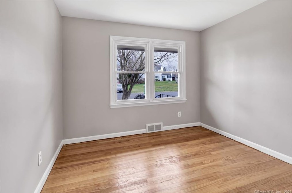 535 Robin Ln, Stratford CT  06614-2417 exterior