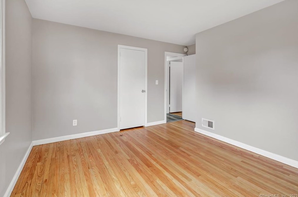 535 Robin Ln, Stratford CT  06614-2417 exterior