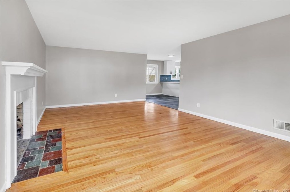 535 Robin Ln, Stratford CT  06614-2417 exterior