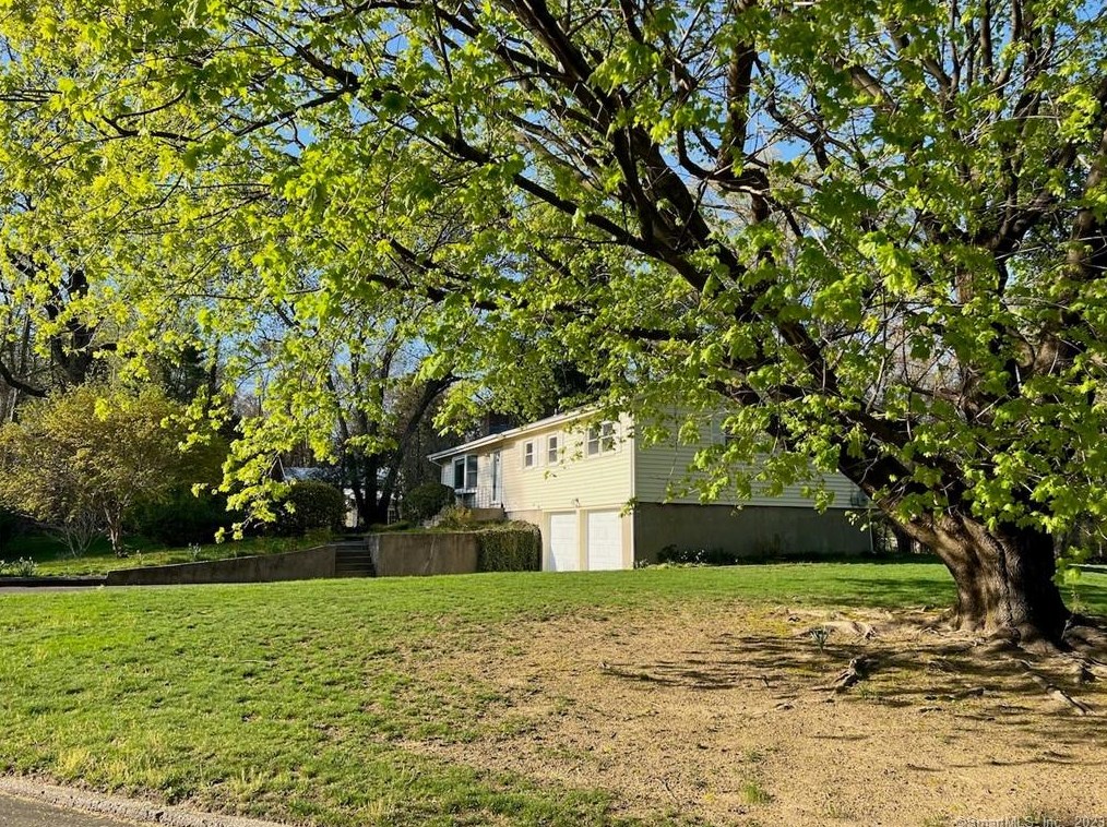 27 Purdy Rd E, Norwalk, CT 06850