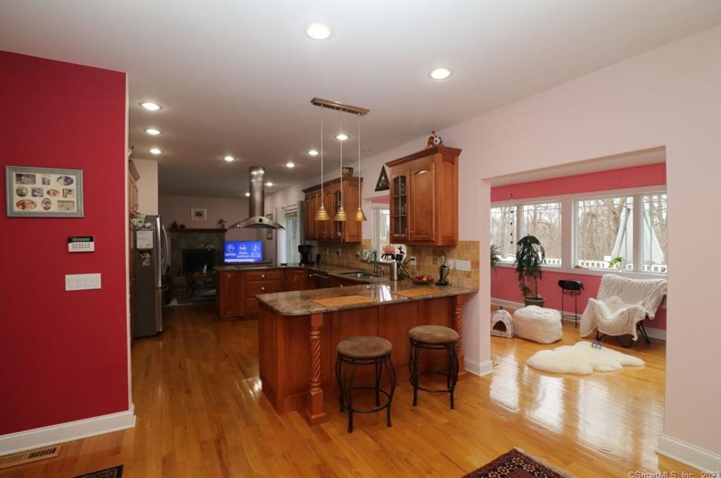 167 Hog Hill Rd, East Hampton, CT 06424