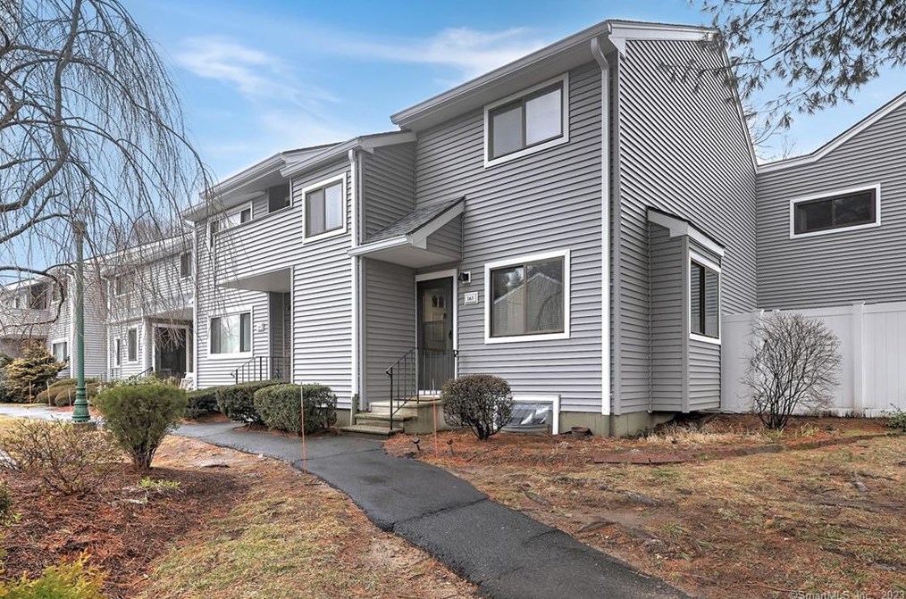 163 Shagbark Dr #163, Derby, CT 06418