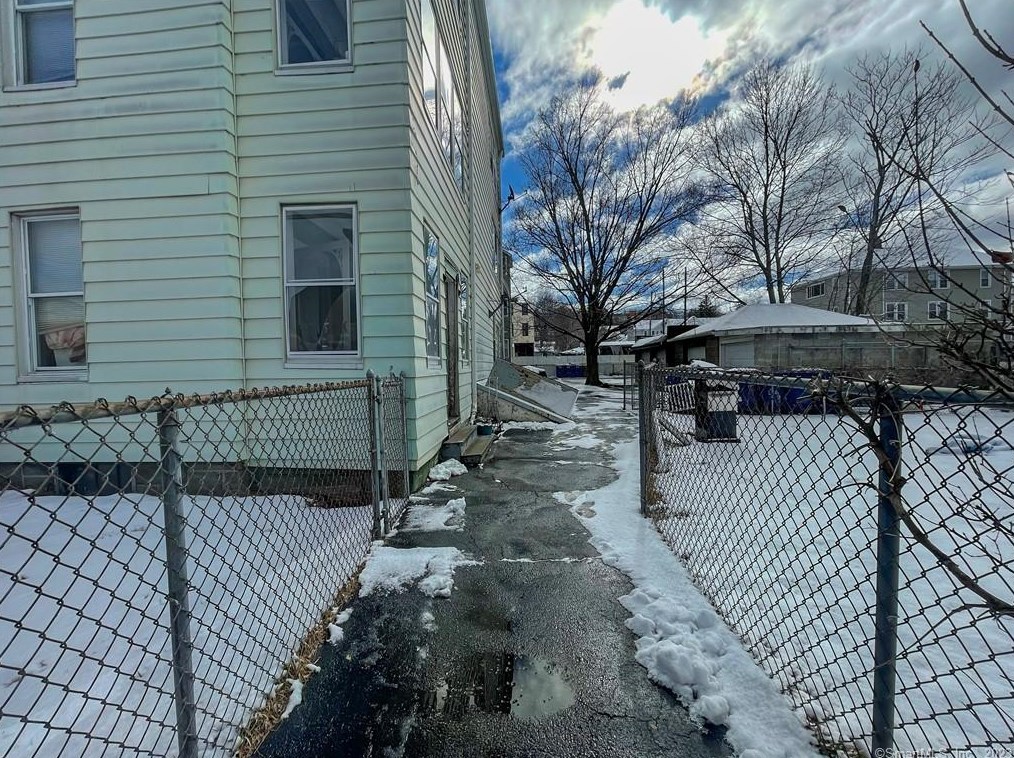 70 Griggs St #1a, Waterbury, CT 06704