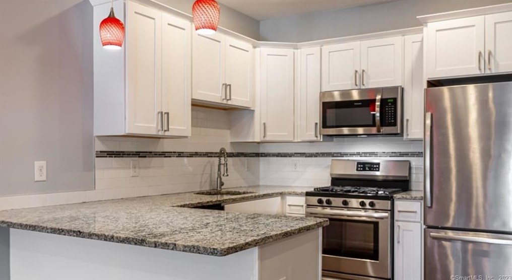 5 Cherry Brook Rd #202, Collinsville, CT 06019