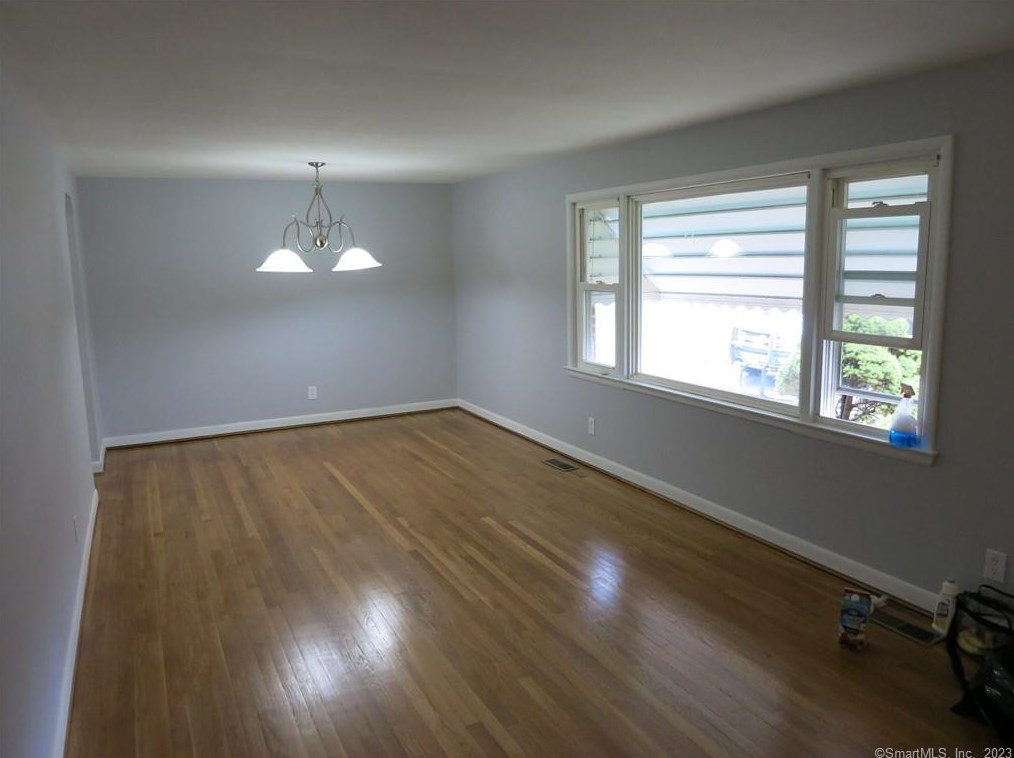4 Rosewood Ln, Bloomfield, CT 06002