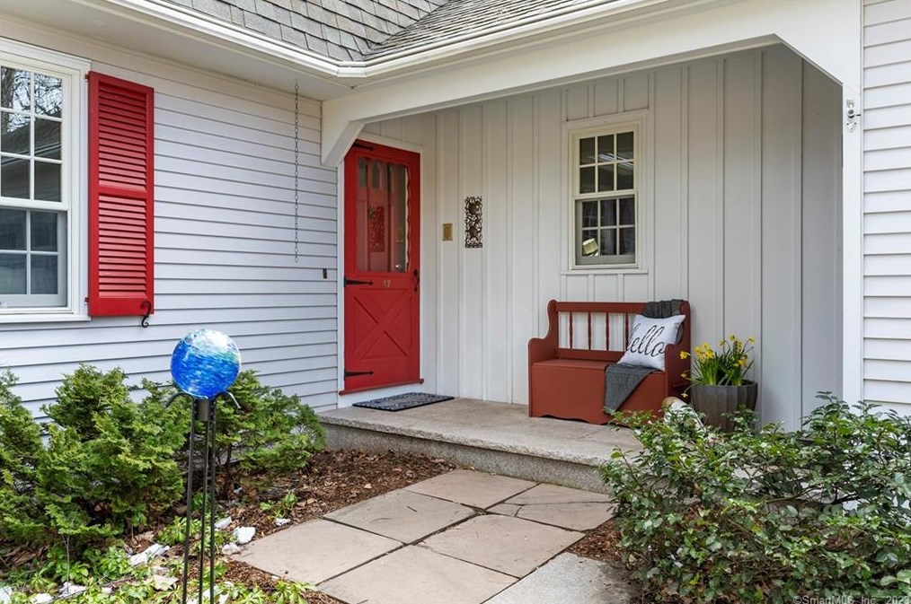 42 Duncaster Rd, Bloomfield, CT 06002