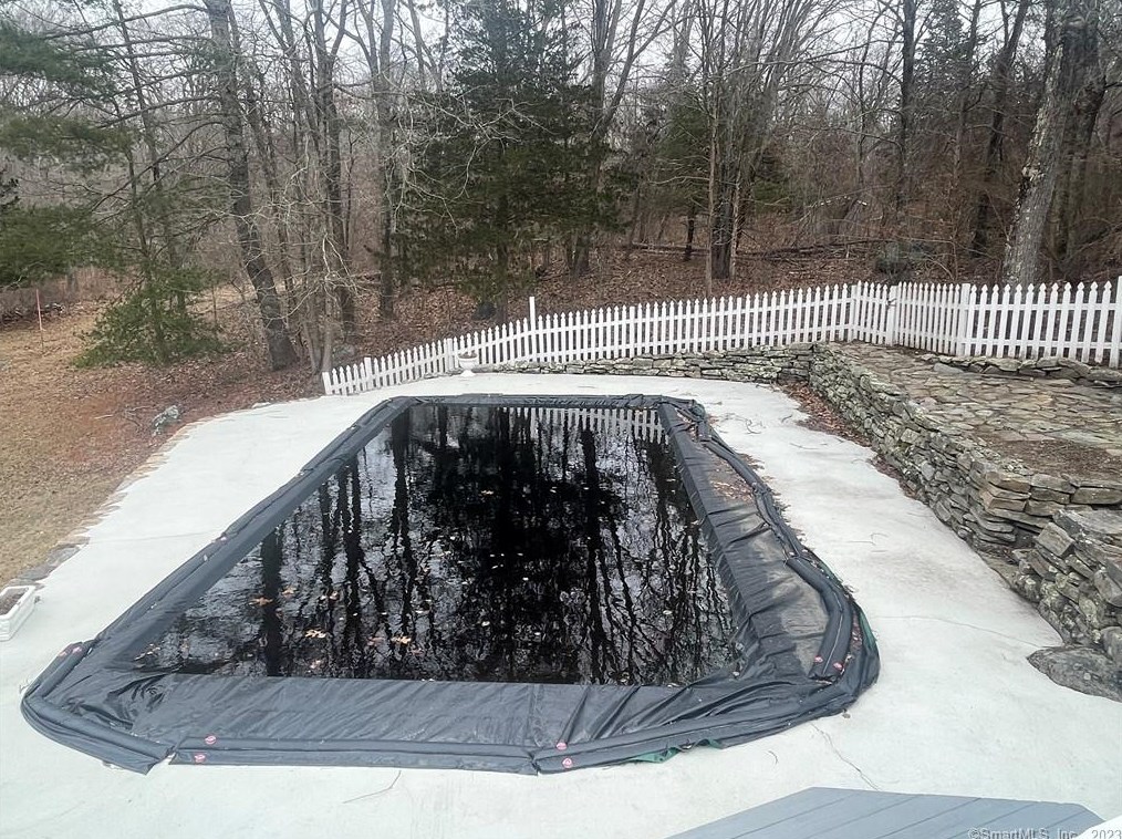 6 Milltown Rd, North Stonington CT  06359-1205 exterior