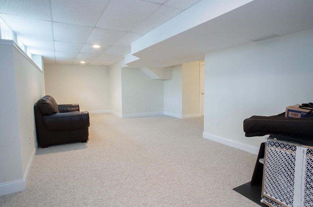 3 Nauset Ln, Unionville CT  06085-1490 exterior