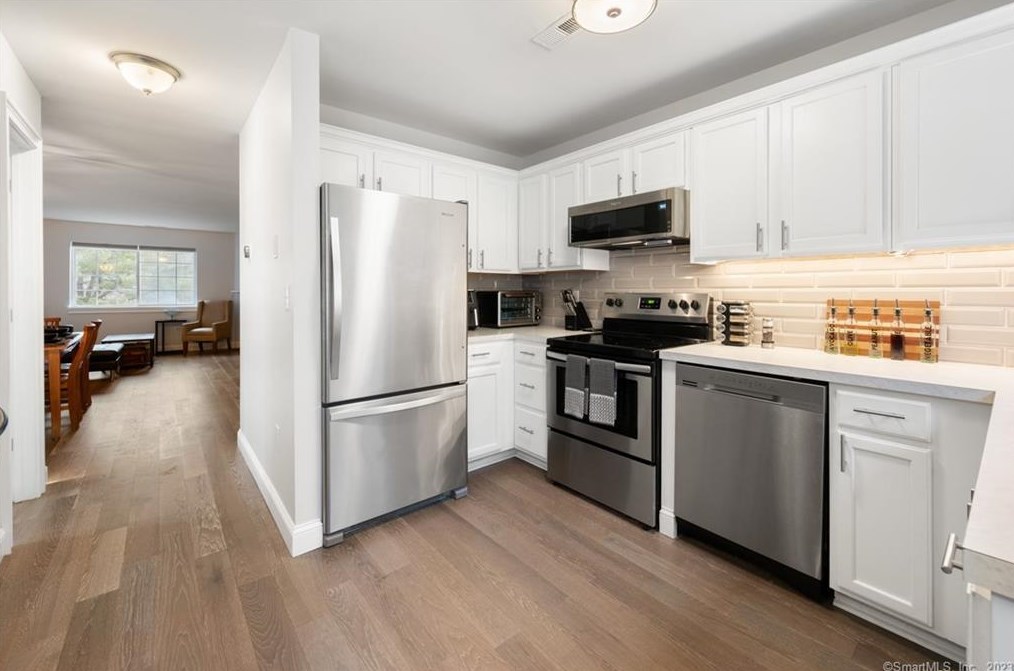 310 Boston Post Rd #3, Waterford, CT 06385