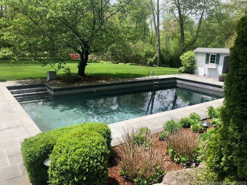 42 Dunning Rd, New Canaan, CT 06840
