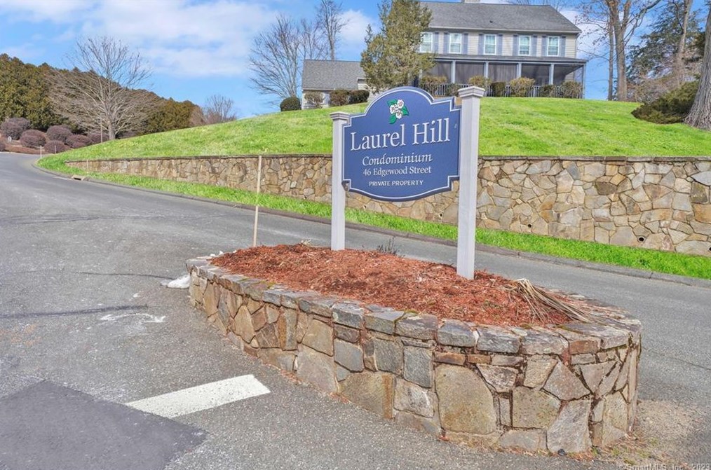 46 Edgewood St, Stafford CT 06076-1200 exterior