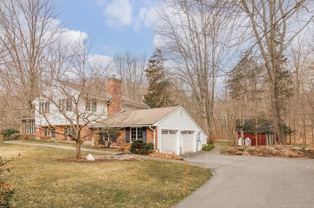 75 Williamsburg Dr, Cheshire, CT 06410