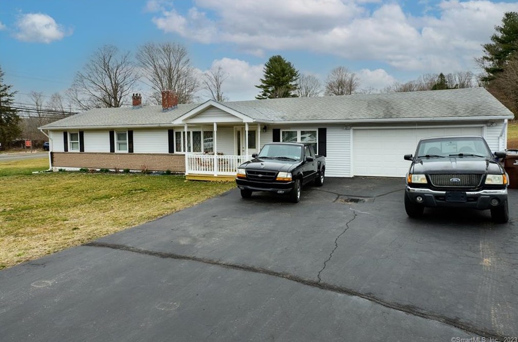 4 Grant Dr, Northford, CT 06472