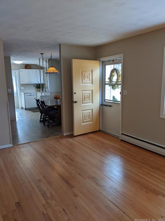 436 Avery St, Wapping, CT 06074