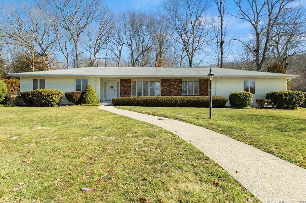 12 Alscot Dr, East Lyme, CT 06333
