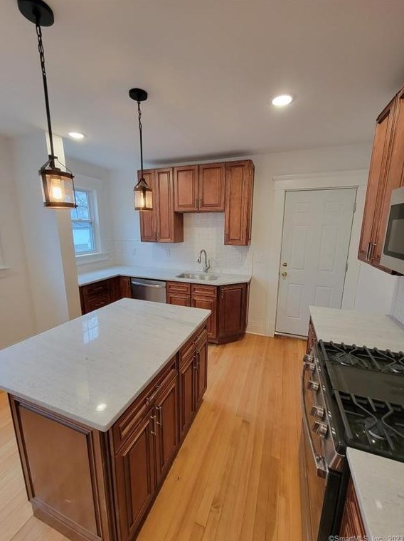 945 Elm St #1, New Haven, CT 06511