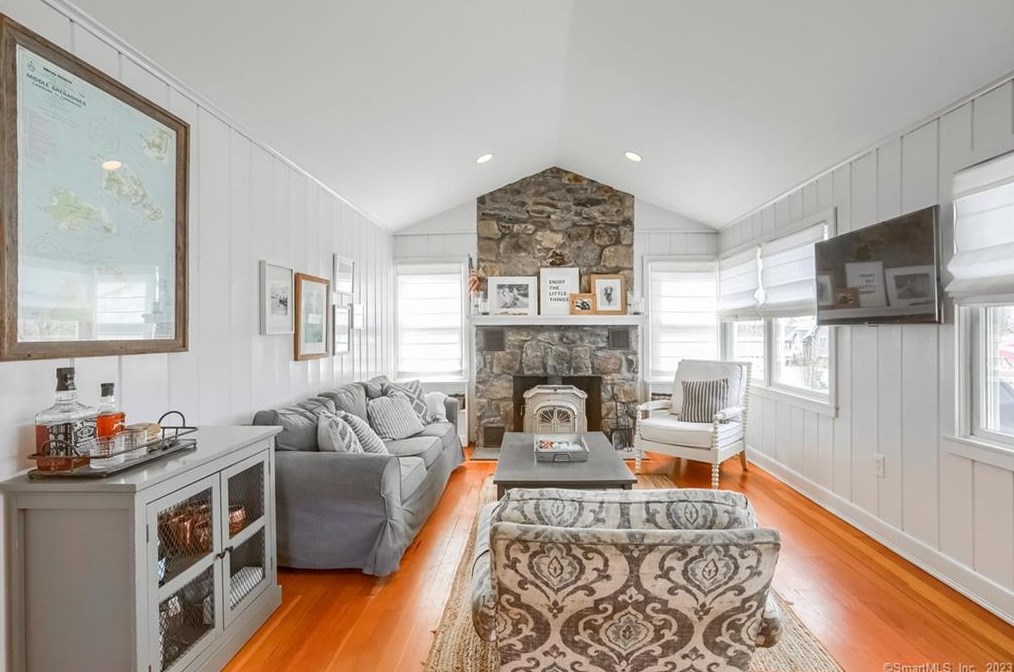 25 Longview Dr, Brookfield Center, CT 06804