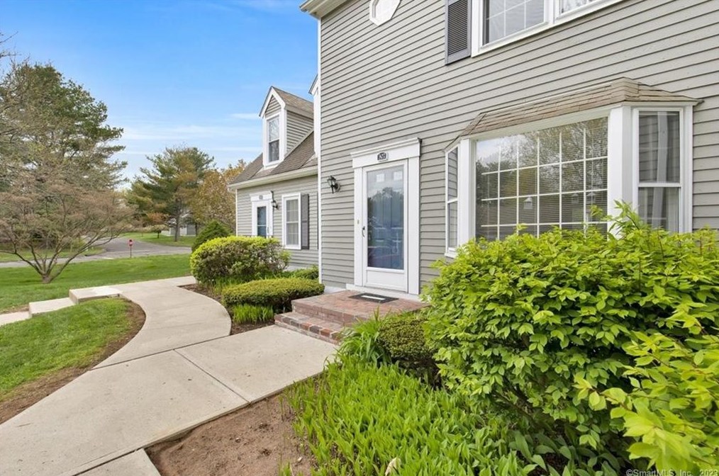 307 Georgetown Dr #307, Glastonbury, CT 06033