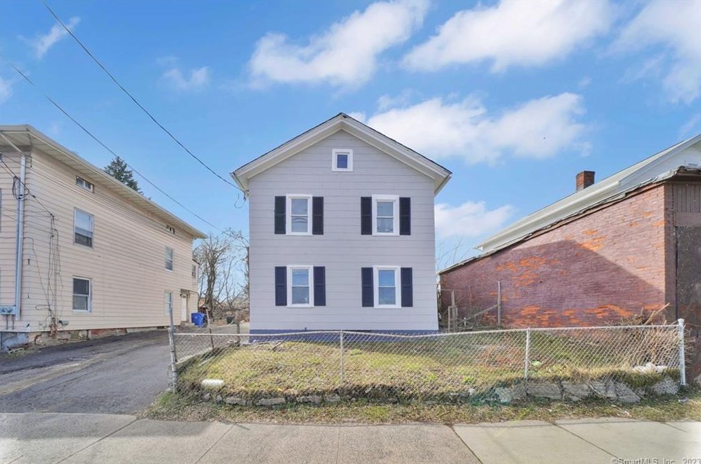 38 Oak St, New Britain, CT 06051