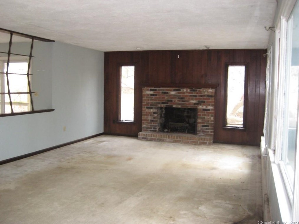 300 Bloomingdale Rd, Quaker Hill, CT 06375