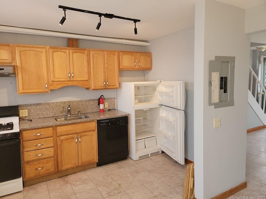 15 Forest St #b, Manchester, CT
