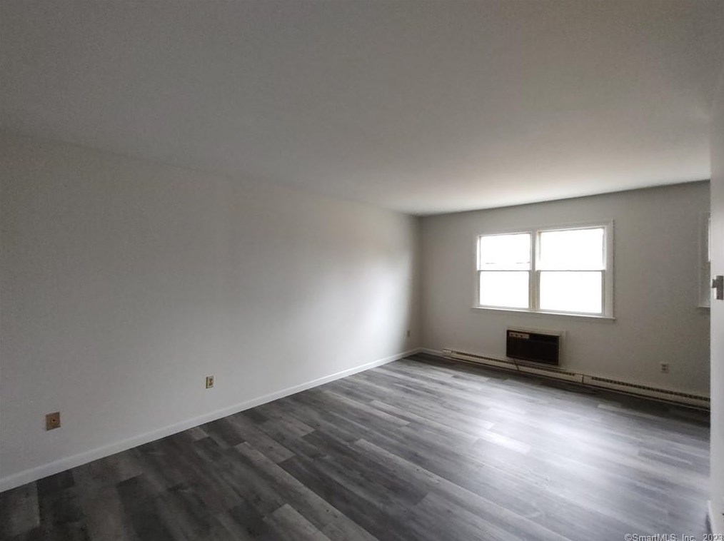 74 W 4th St, Derby, CT 06418