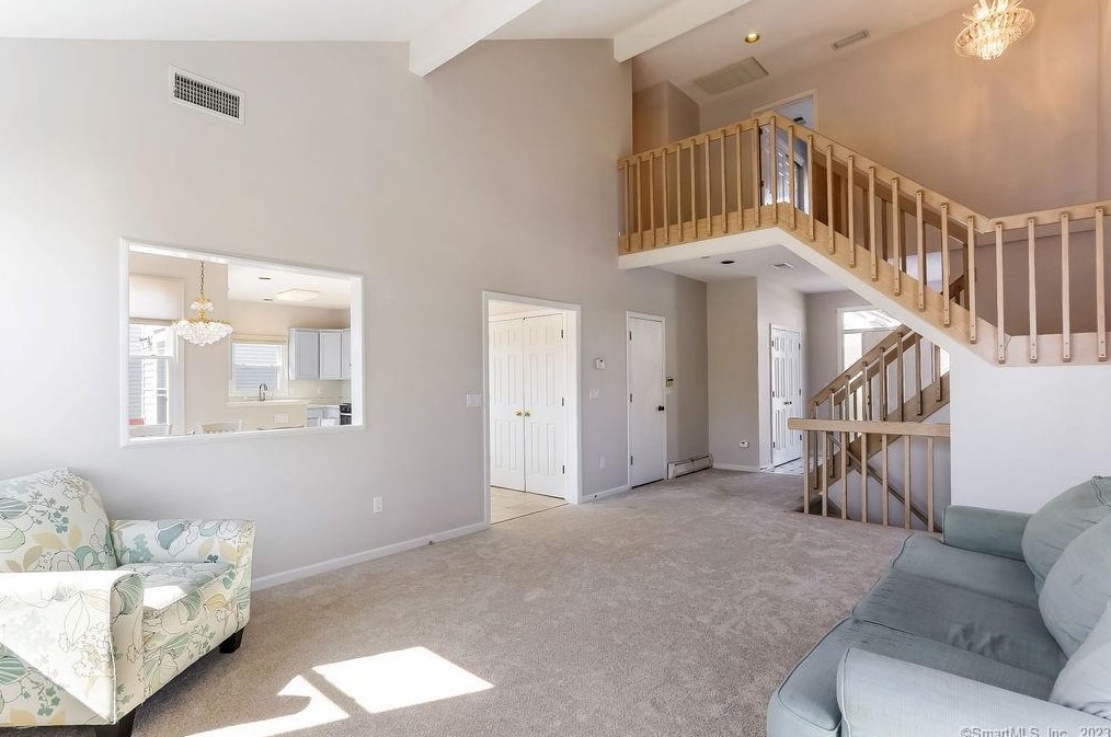 21 Butternut Ln, Hartford, CT 06111-4290