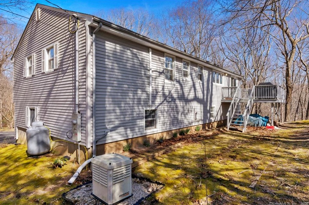 65 Barnshed Ln, Guilford CT  06437-1109 exterior
