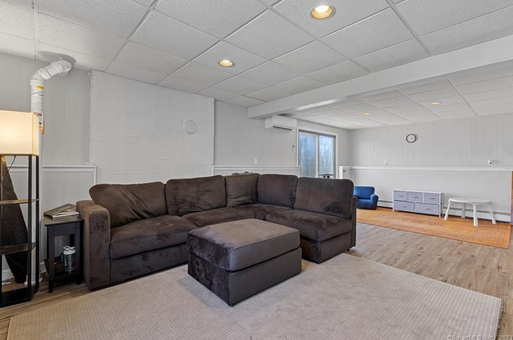65 Barnshed Ln, Guilford CT  06437-1109 exterior