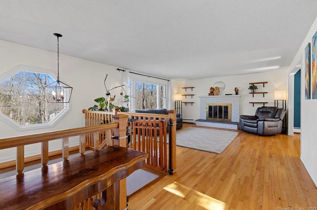 65 Barnshed Ln, Guilford CT  06437-1109 exterior