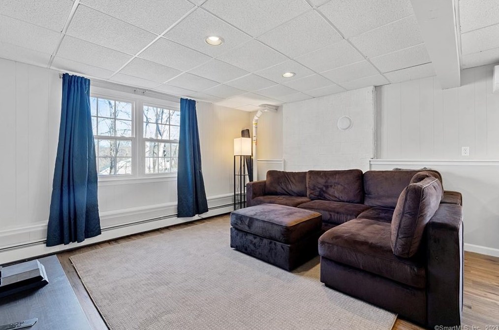 65 Barnshed Ln, Guilford CT  06437-1109 exterior