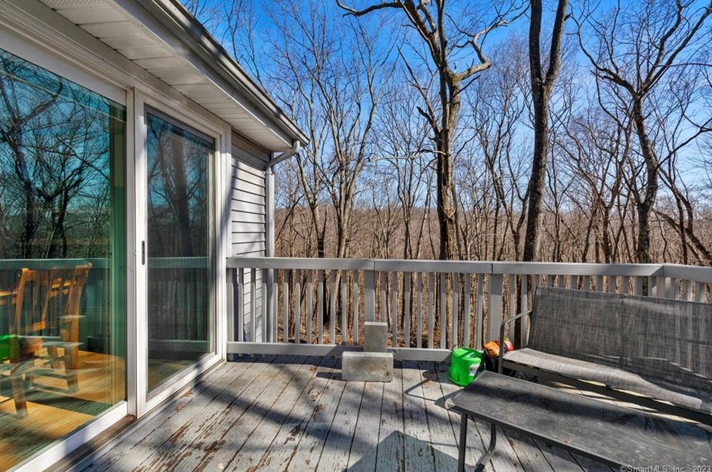 65 Barnshed Ln, Guilford CT  06437-1109 exterior