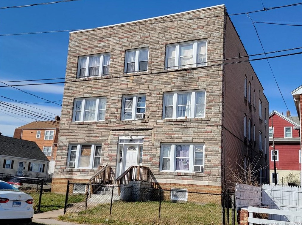 178 Roosevelt St, Hartford CT  06114-3050 exterior