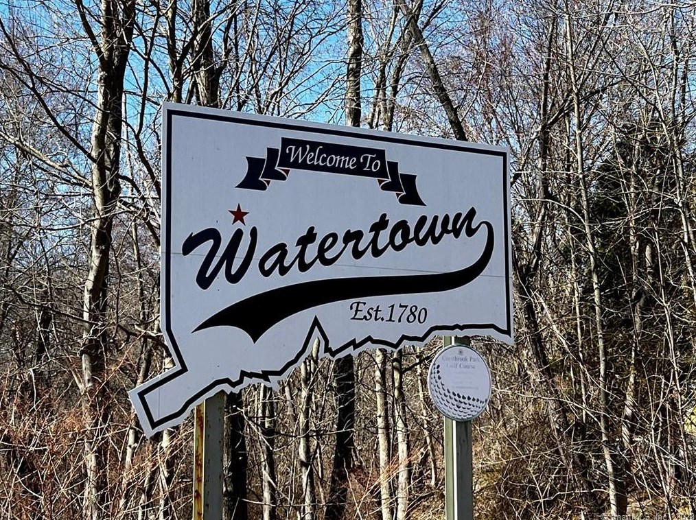 8 Lewis Dr, Watertown CT  06779-2014 exterior