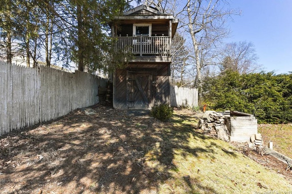 8 Lewis Dr, Watertown CT  06779-2014 exterior