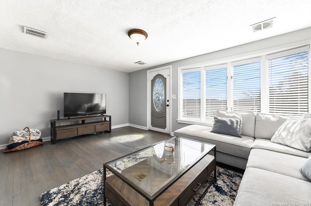 8 Lewis Dr, Watertown CT  06779-2014 exterior